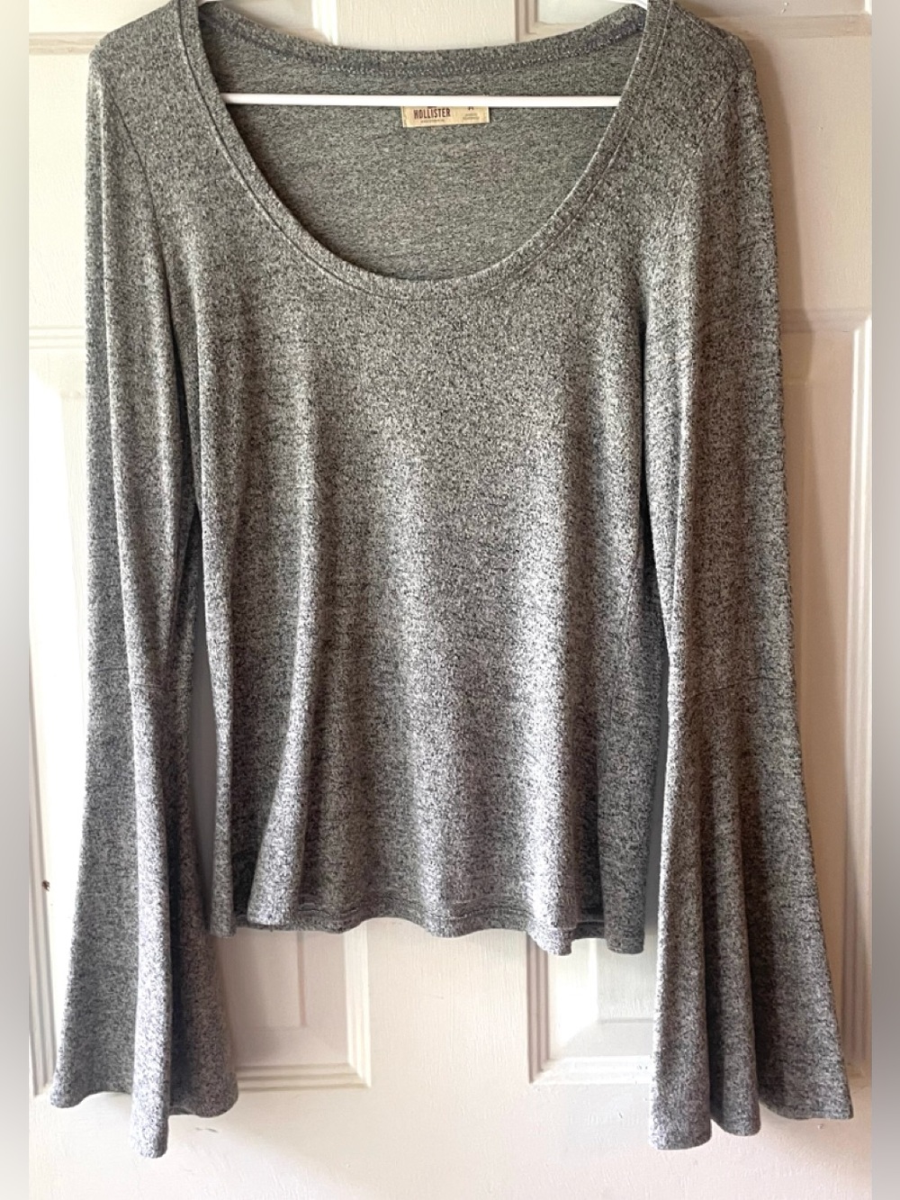 Hollister Gray Heather Long Flared Bell Sleeve Scoop Neck Sweater Medium